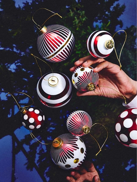 ALESSI Новогоднее Рождественское украшение шар DELIGHT. Дизайнерская елочная игрушка, стекло, 9 см, ручная роспись, NZ04 4