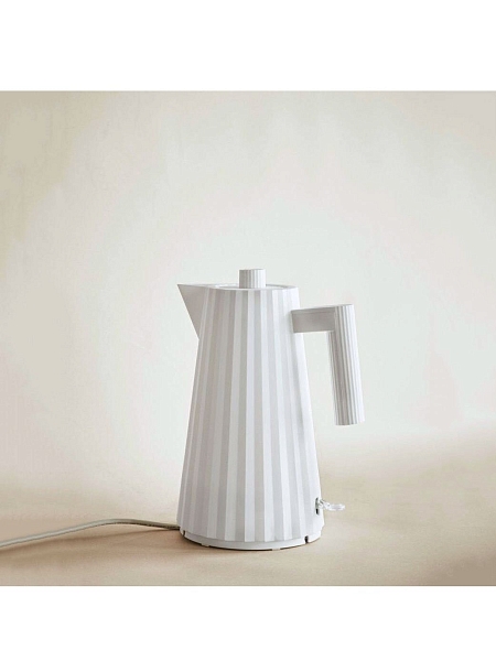 ALESSI Электрический дизайнерский чайник 1,7л PLISSE. Форма плиссе, MDL06 W, белый