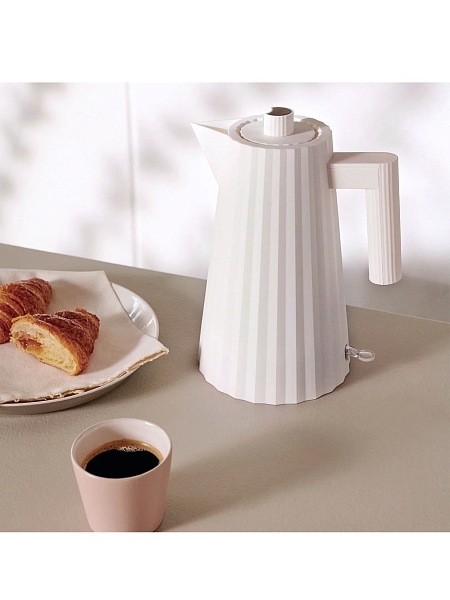 ALESSI Электрический дизайнерский чайник 1,7л PLISSE. Форма плиссе, MDL06 W, белый