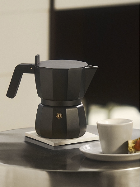 ALESSI Гейзерная кофеварка на 3 чашки Alessi MOKA DC06/3 B, черный