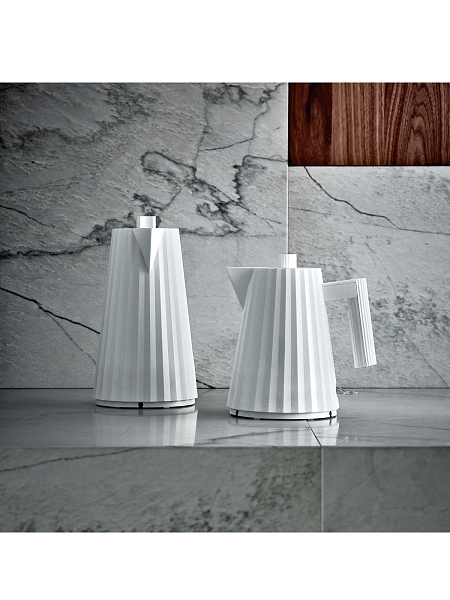 ALESSI Электрический дизайнерский чайник 1,7л PLISSE. Форма плиссе, MDL06 W, белый
